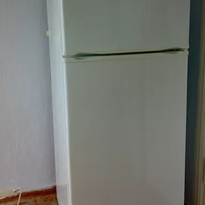 Продам холодилник двухкамерныий Днепр